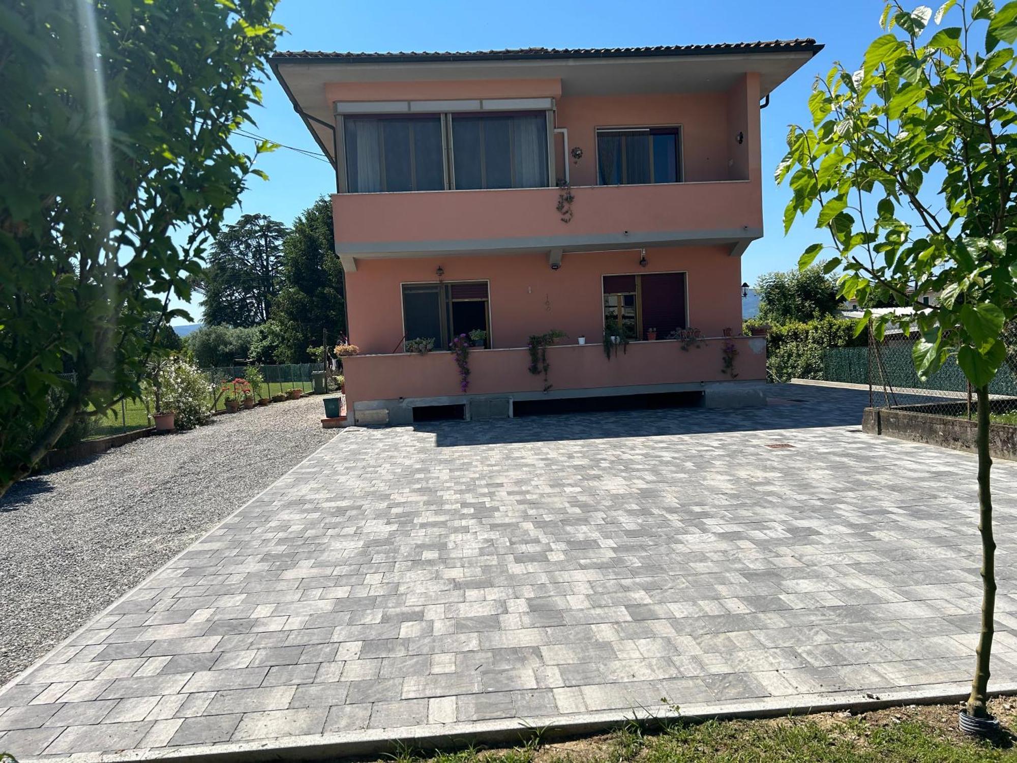 Albi'S House,Terrazza ,Wi-Fi, Parcheggio, Ac Leilighet Lucca Eksteriør bilde