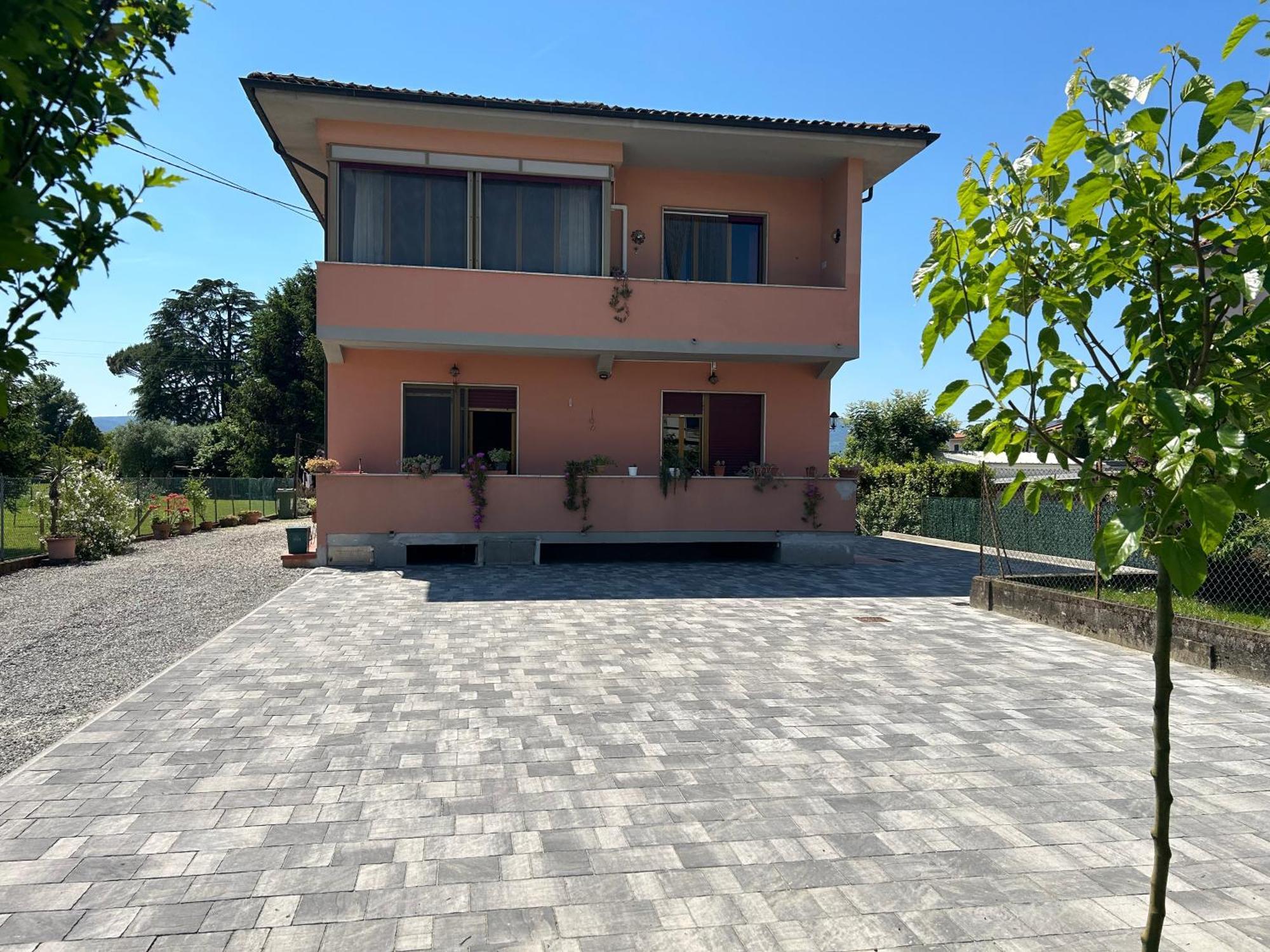 Albi'S House,Terrazza ,Wi-Fi, Parcheggio, Ac Leilighet Lucca Eksteriør bilde